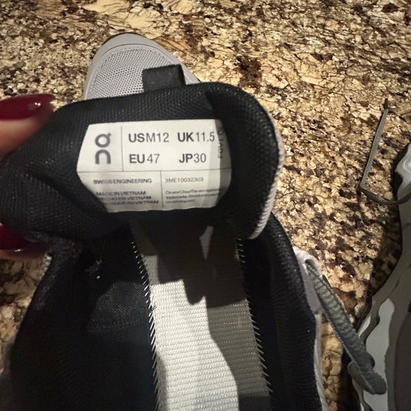 Men’s On Running shoes size 12- like new! - Picture 3 of 5